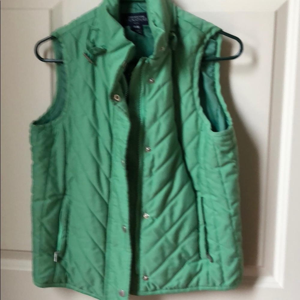Jones New York kelly green lightweight vest
